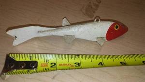 lot 421 image: Fish Decoy