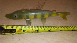 lot 422 image: Fish Decoy