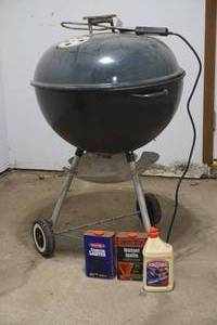 lot 2 image: Webber Kettle Grill with starter fluid and starter