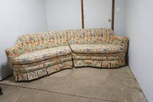 lot 7 image: Four Piece Colorful Livingroom set