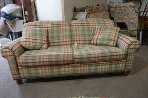 lot 9 image: Broyhill Plaid couch with decorative pillows
