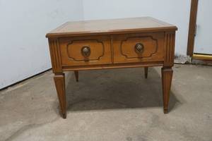 lot 10 image: Mersen End table