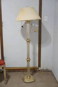 lot 20 image: Vintage floor lamp