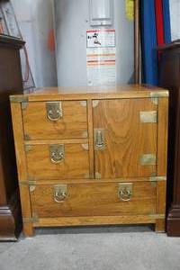 lot 31 image: Hekman End table