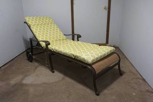 lot 34 image: Lounge chase chair with top pillow