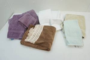 lot 93 image: group of clean towels