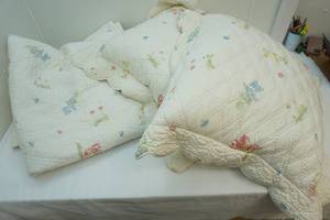 lot 95 image: Yves Delorme Queen floral quilt with matching pillows