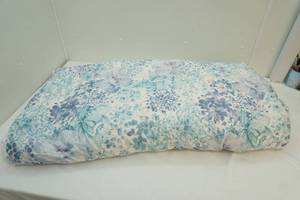 lot 96 image: Floral comforter quilt sack