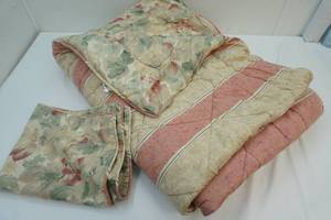 lot 99 image: Crown Craft twin quilted comforter