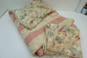 lot 100 image: crown craft twin quilted comforter
