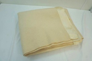 lot 103 image: fleece yellow throw blanket