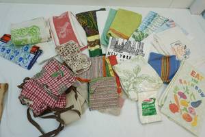 lot 124 image: Variety of aprons, dish towels, and pot holders