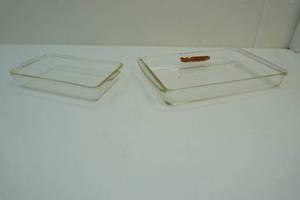 lot 125 image: Two Pyrex baking dishes