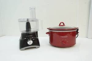 lot 134 image: Hamilton beach food processor and Crockpot