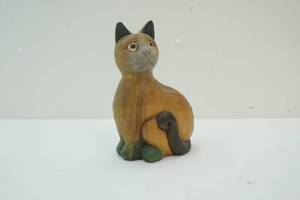 lot 140 image: Wooden carved cat