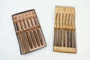 lot 149 image: Warwick steak knife set and EKCO Flint Steakster set