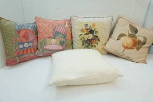 lot 169 image: Variety of throw pillows