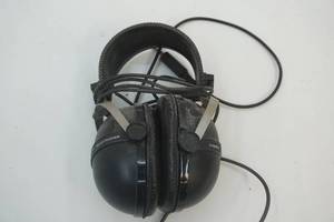 lot 175 image: Pioneer headphones