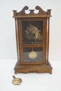 lot 183 image: Vintage Pendulum clock