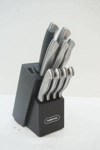 lot 192 image: Farberware Knife set with block