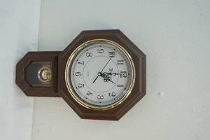 lot 197 image: Timekeeper wall clock