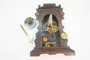 lot 207 image: Antique Gingerbread clock