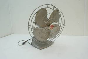lot 208 image: Vintage general table fan