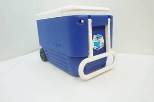 lot 224 image: Wheeled cooler