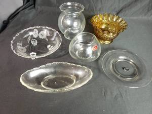 lot 30 image: Various Glassware Pieces