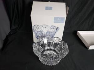 lot 32 image: Mikasa Celebrations Bowl