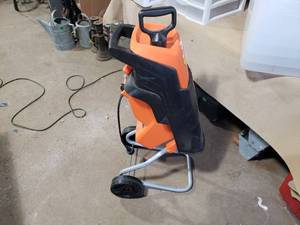 lot 49 image: Wen Wood Chipper