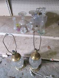 Lot of glass lamps and decorative p...