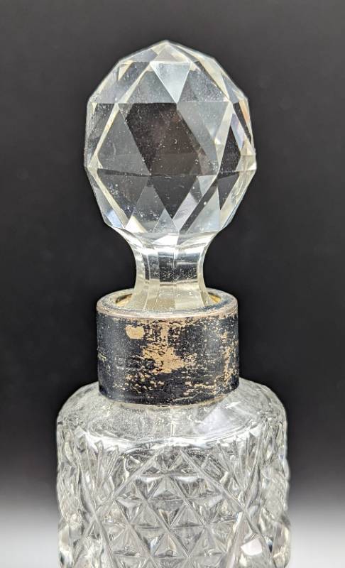 lot 387 image: Petite Cut Crystal DecanterBottle