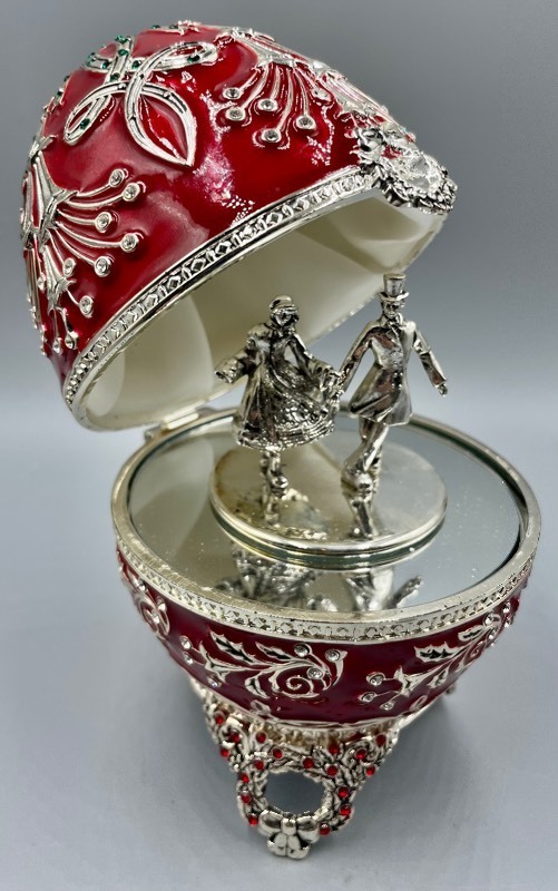 lot 402 image: Stunning Sankyo Musical Egg