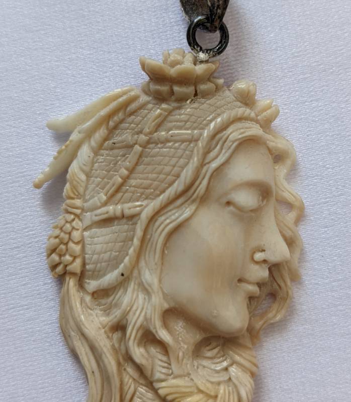 lot 398 image: Figural Carved Bone Pendant