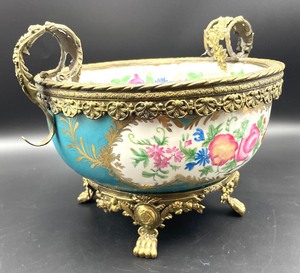 lot 52 image: Amazing Asian Porcelain Bowl with Brass Accents