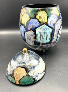 lot 51 image: Sascha Brastoff Hand Painted Footed Egg Shaped Vessel