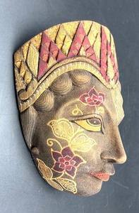 lot 78 image: Wonderful Wooden Carved Mask