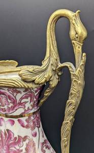 lot 7 image: Beautiful Swan Handled Painted Vase