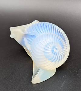 lot 18 image: Lalique Opalescent Snail