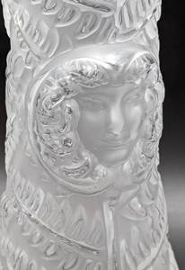 lot 19 image: Lalique Psyche Vase