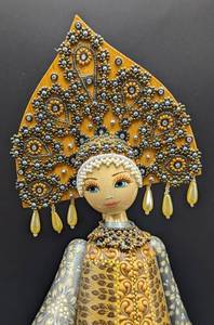 lot 35 image: Russian Painted Wood Doll