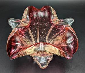 lot 37 image: Pretty Pink Art Glass Bowl
