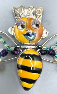 lot 166 image: Charming Artisan Created Sterling Silver Bee Pin