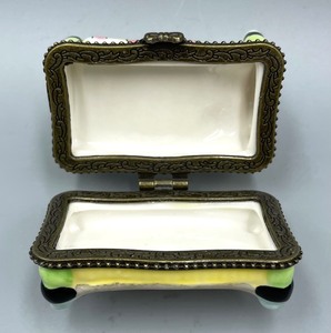 lot 163 image: 2 Bed Themed Trinket Boxes