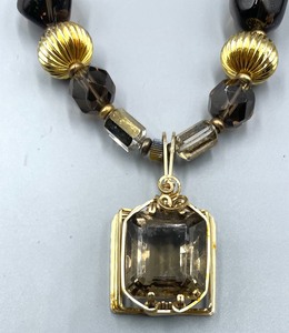 lot 161 image: Lovely Beaded Necklace