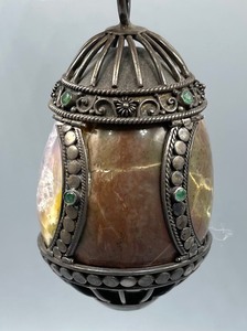 lot 169 image: Vintage Metal and Quartz Egg Pendant