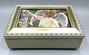 lot 173 image: Adorable Angel Grouping