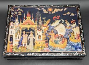 lot 43 image: Russian Lacquer Trinket Box