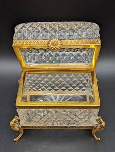 lot 47 image: Vintage Crystal Trinket Box